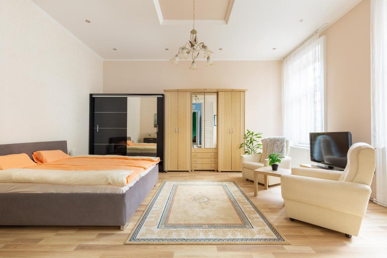F24 Ferenc Apartment ブダペスト エクステリア 写真