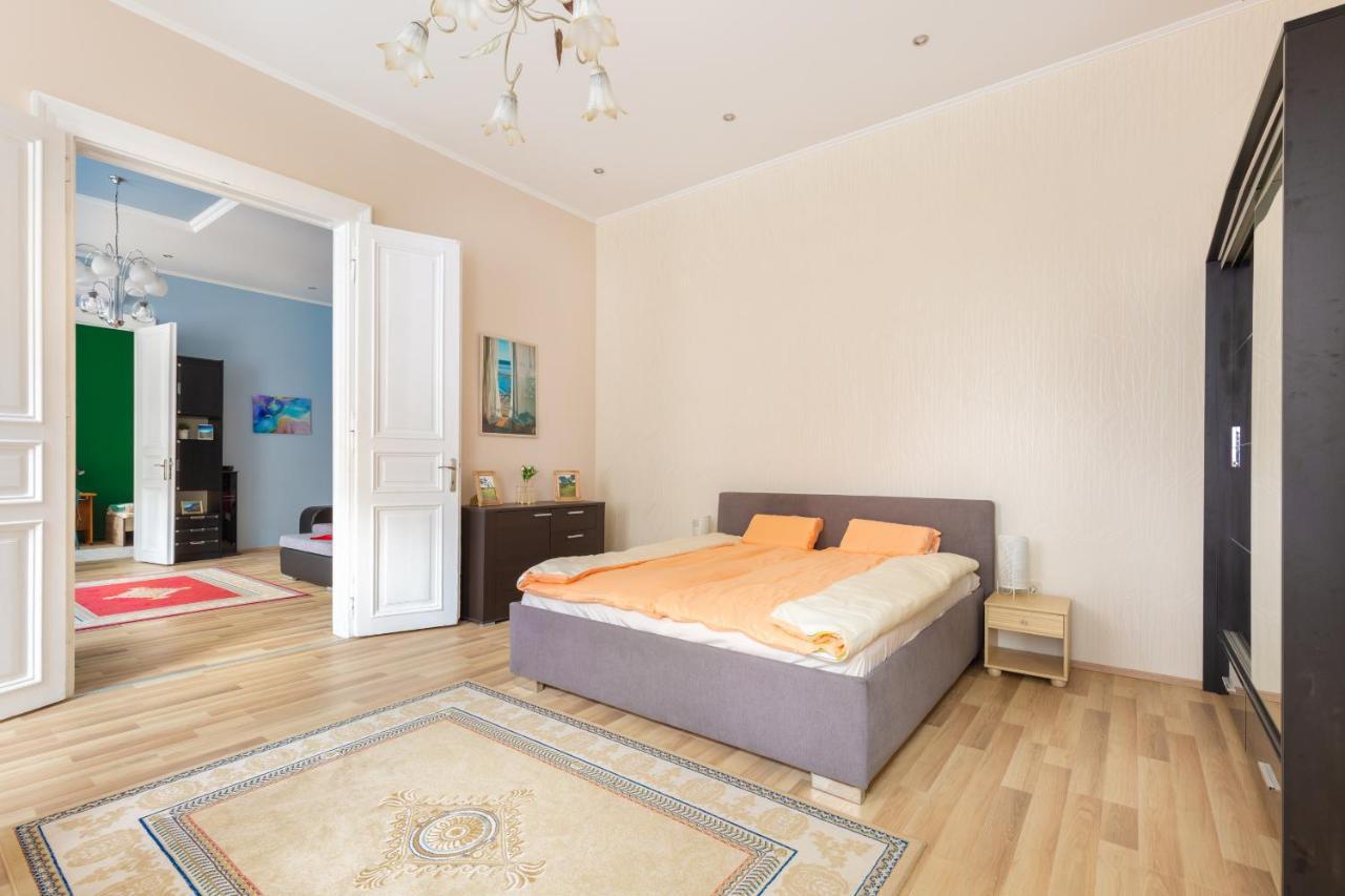 F24 Ferenc Apartment ブダペスト エクステリア 写真