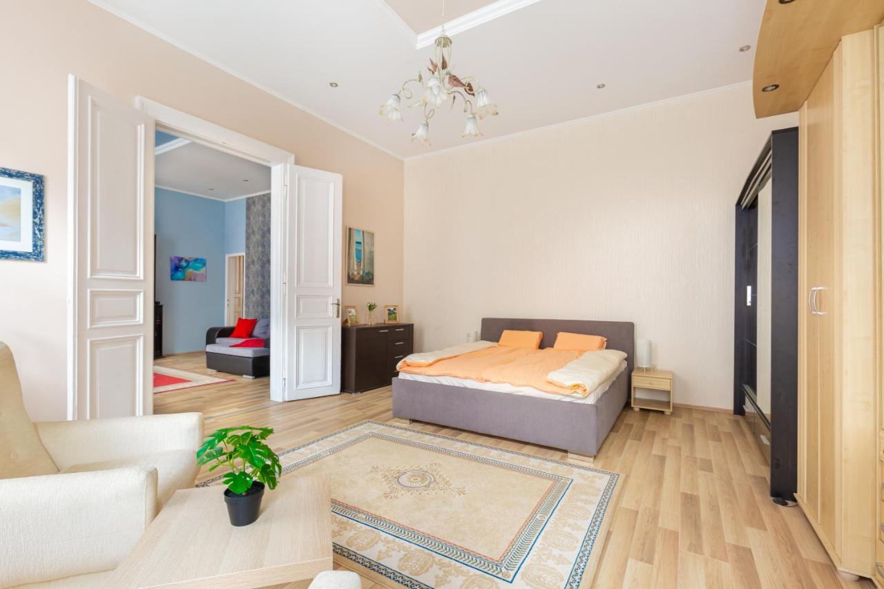 F24 Ferenc Apartment ブダペスト エクステリア 写真